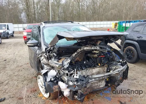 2014 Ford Escape Titanium z USA, uszkodzony, nr VIN 1FMCU0J98EUB68978